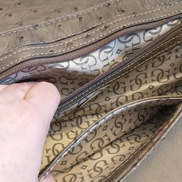 🇨🇦 Guess patent leather bag - Picture 4 of 7